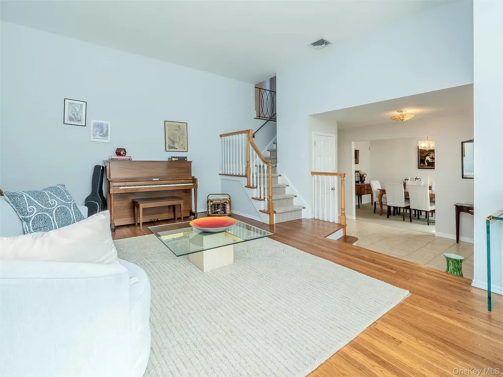 1 Deusenberg Drive East Norwich NY 11732