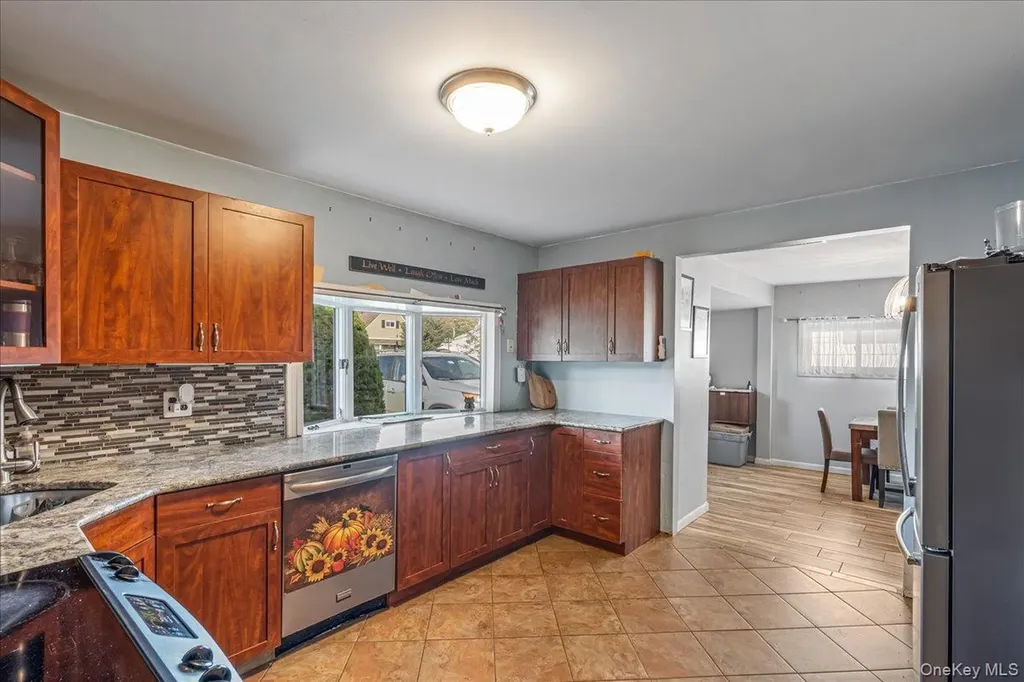 236 Duckpond Drive S Wantagh NY 11793