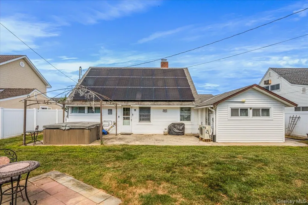 236 Duckpond Drive S Wantagh NY 11793