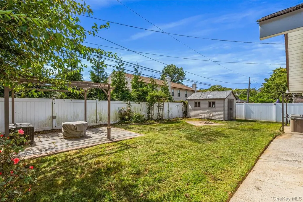 236 Duckpond Drive S Wantagh NY 11793