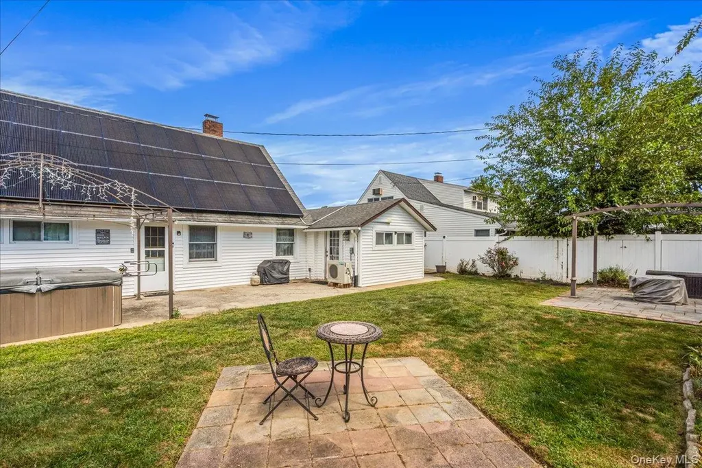 236 Duckpond Drive S Wantagh NY 11793