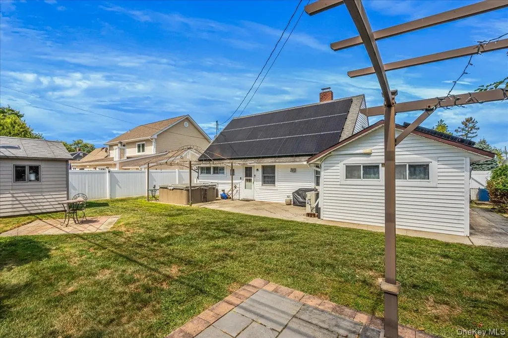 236 Duckpond Drive S Wantagh NY 11793