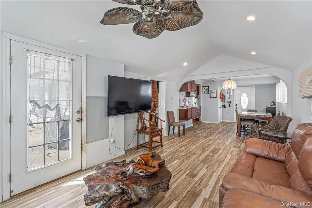 236 Duckpond Drive S Wantagh NY 11793