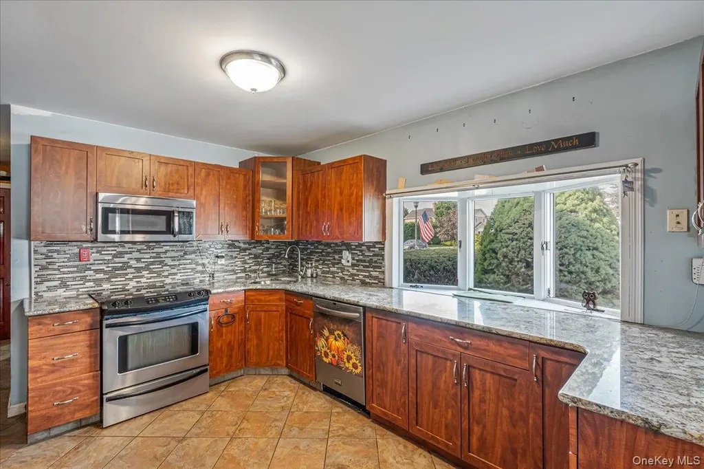 236 Duckpond Drive S Wantagh NY 11793