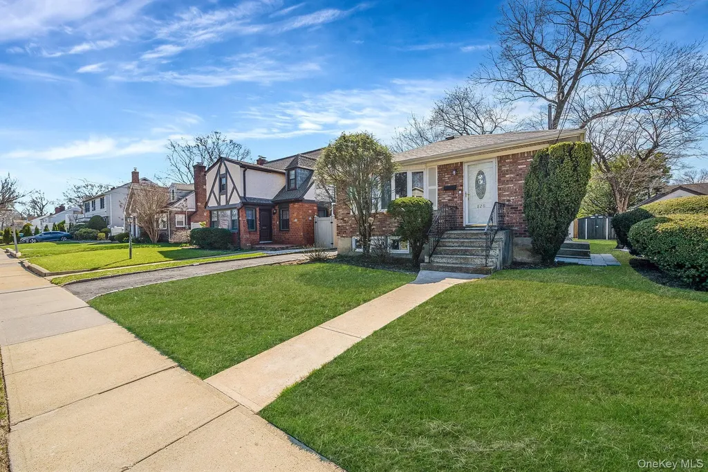 828 Barth Drive North Baldwin NY 11510