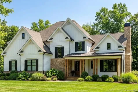 26 Kimlin Court Poughkeepsie NY 12603