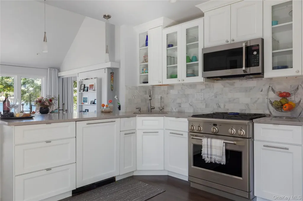 32 Hudson River Lane Garrison NY 10524