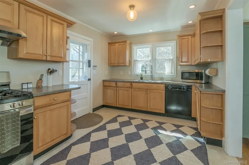 18 Scanlon Avenue Florida NY 10921