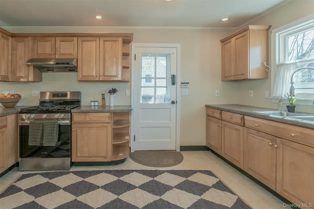 18 Scanlon Avenue Florida NY 10921