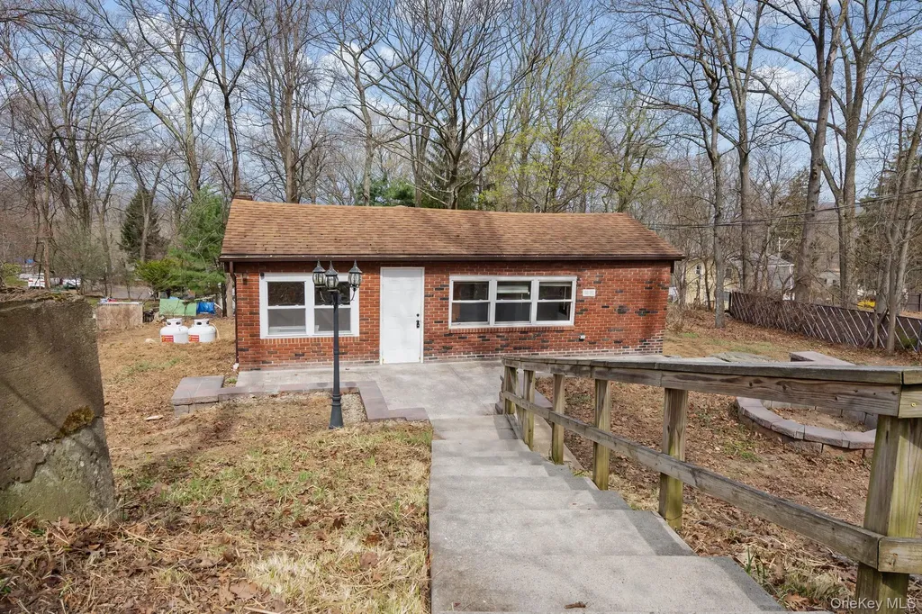 4 Woodland Circle N Monroe NY 10950