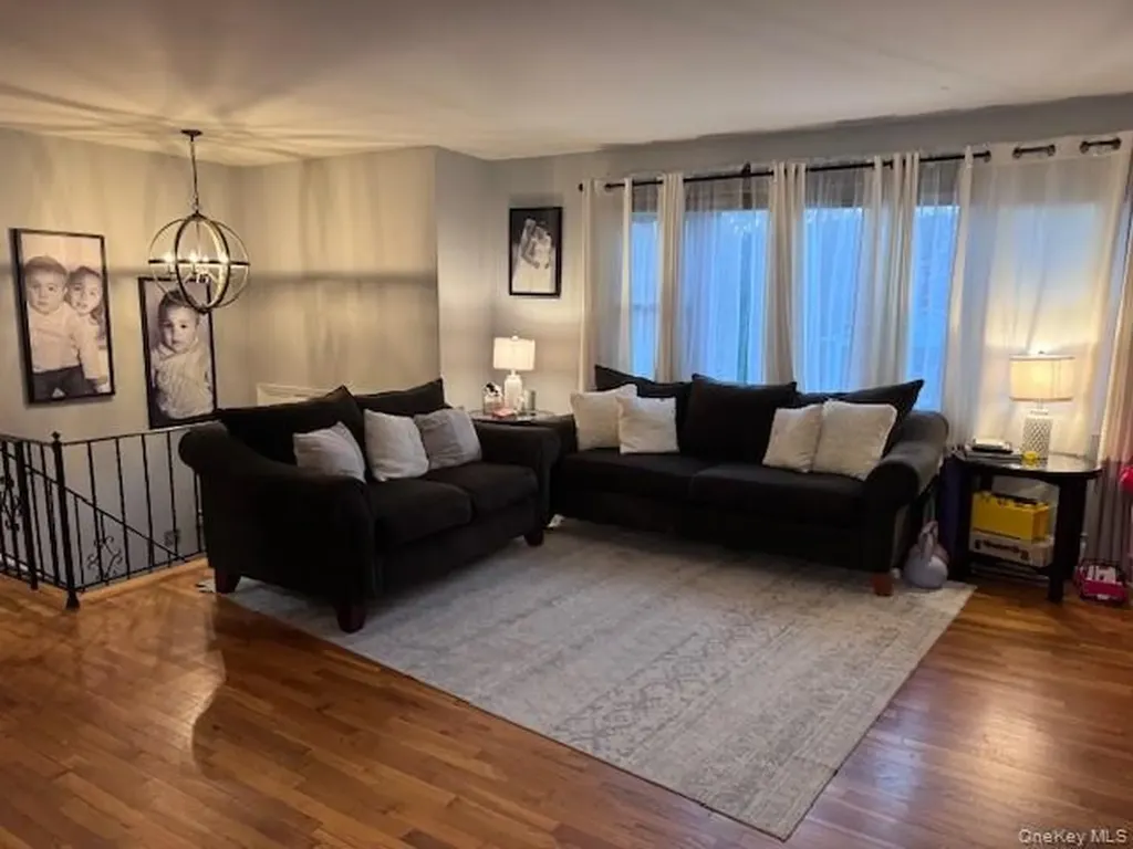 11 Creekview Thiells NY 10984