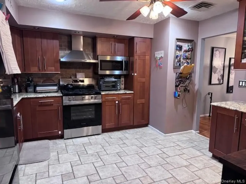 11 Creekview Thiells NY 10984