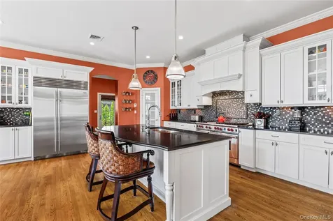 7 Brittany Lane New Rochelle NY 10805