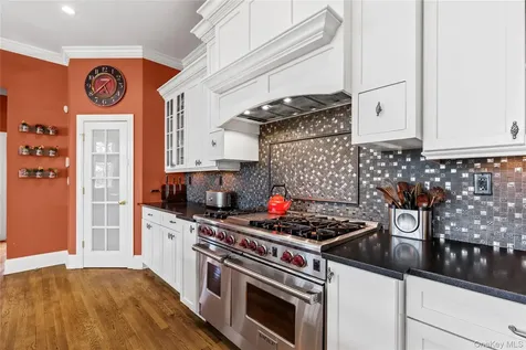 7 Brittany Lane New Rochelle NY 10805
