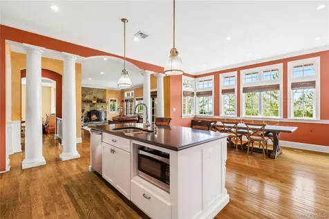 7 Brittany Lane New Rochelle NY 10805