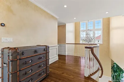 7 Brittany Lane New Rochelle NY 10805