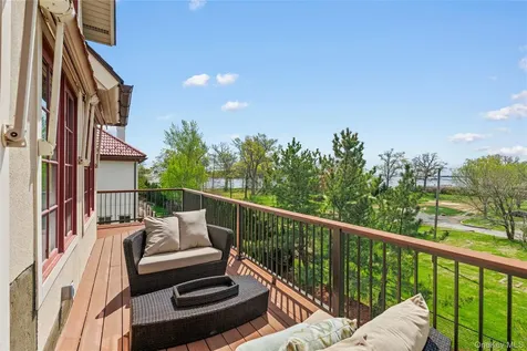 7 Brittany Lane New Rochelle NY 10805