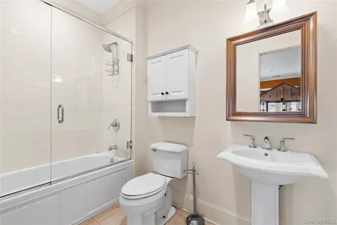 7 Brittany Lane New Rochelle NY 10805
