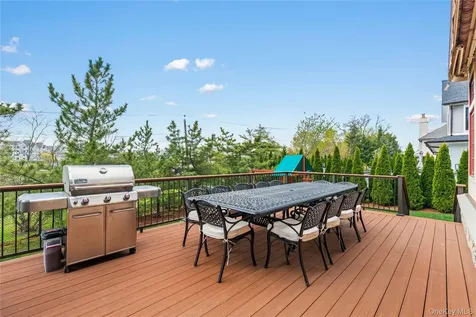 7 Brittany Lane New Rochelle NY 10805