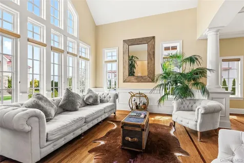 7 Brittany Lane New Rochelle NY 10805