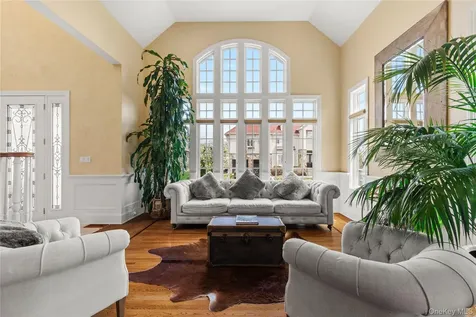 7 Brittany Lane New Rochelle NY 10805
