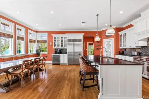7 Brittany Lane New Rochelle NY 10805
