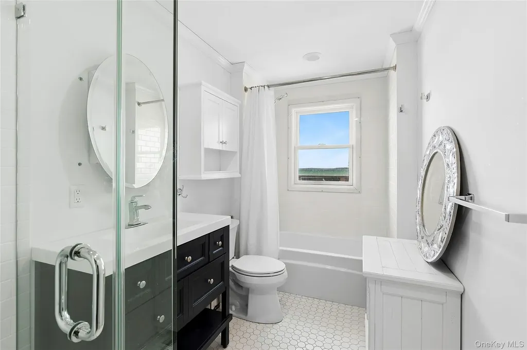 21 E Shore Drive Southampton NY 11968