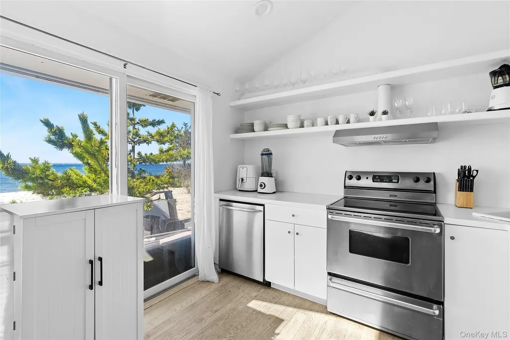 21 E Shore Drive Southampton NY 11968