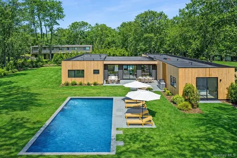 32 School Street East Hampton NY 11937