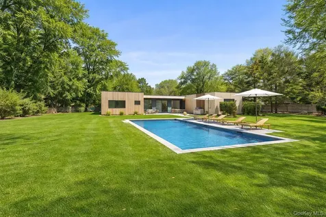 32 School Street East Hampton NY 11937