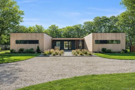 32 School Street East Hampton NY 11937