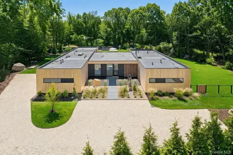32 School Street East Hampton NY 11937