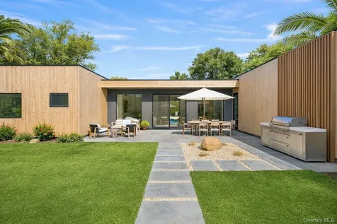32 School Street East Hampton NY 11937