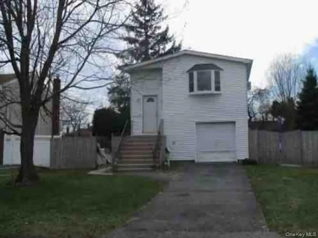 78 Stowe Avenue Babylon NY 11702