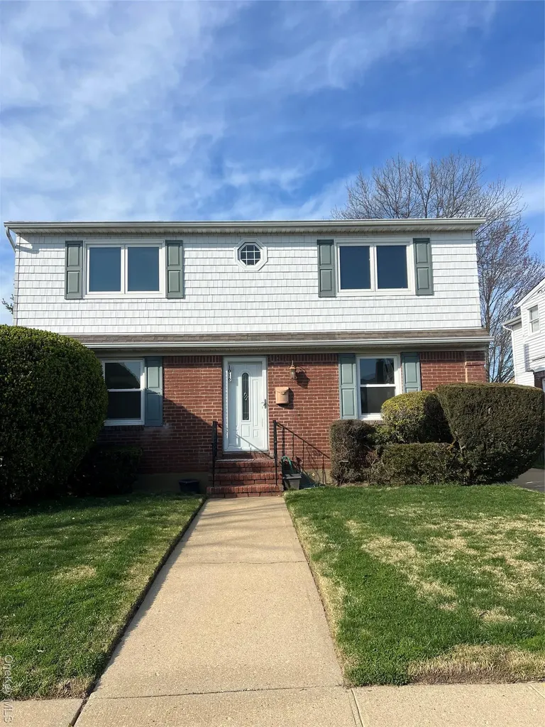 1016 Oaks Drive Franklin Square NY 11010