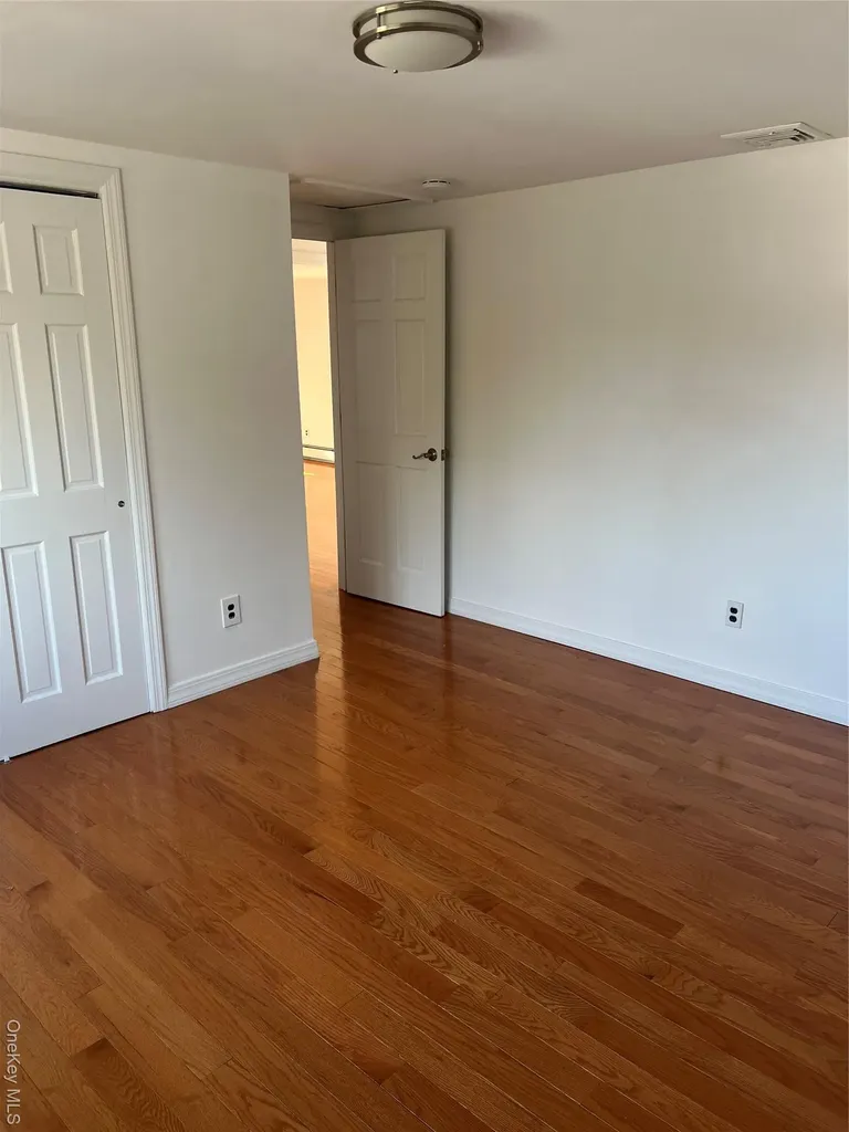 1016 Oaks Drive Franklin Square NY 11010