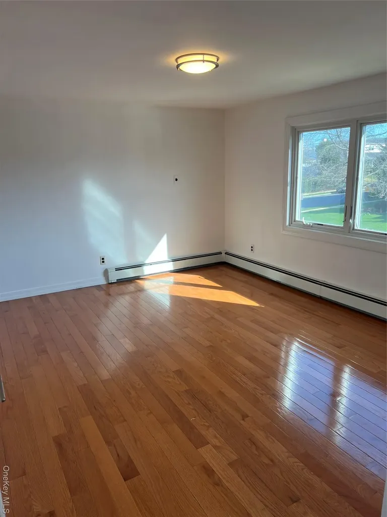 1016 Oaks Drive Franklin Square NY 11010