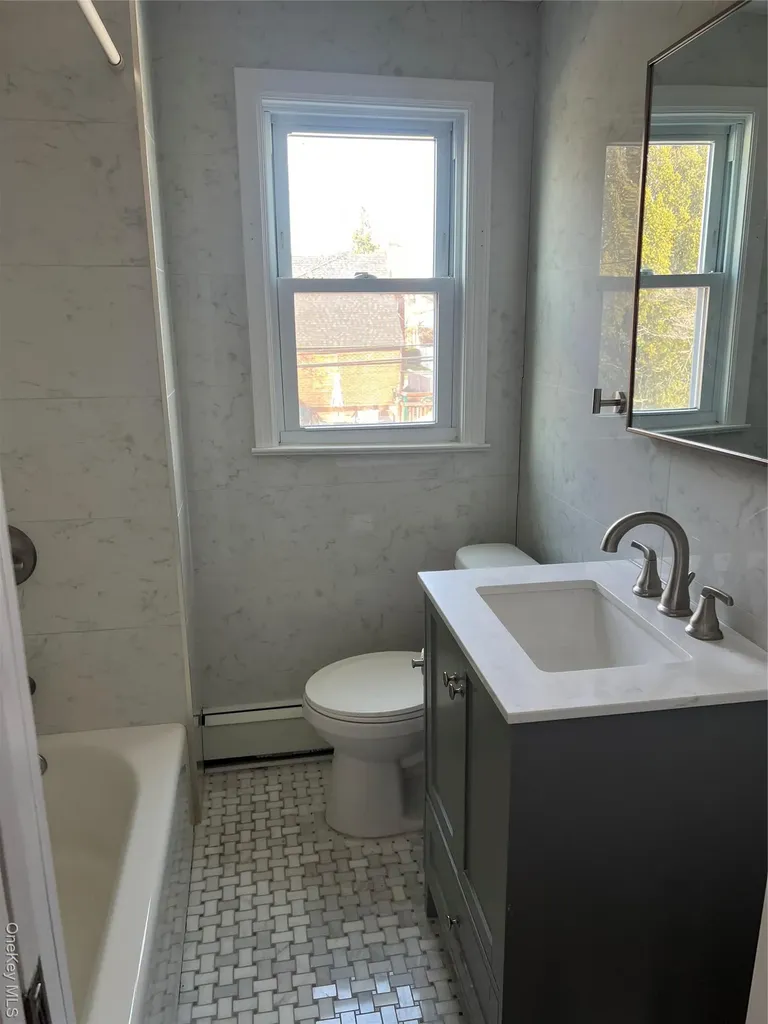 1016 Oaks Drive Franklin Square NY 11010