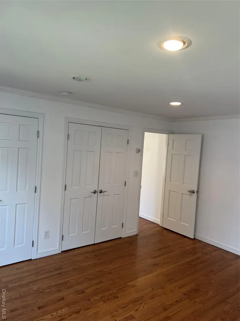 1016 Oaks Drive Franklin Square NY 11010