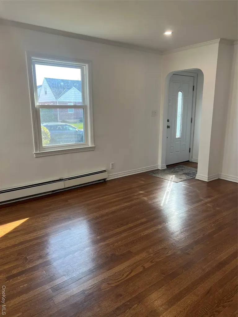 1016 Oaks Drive Franklin Square NY 11010