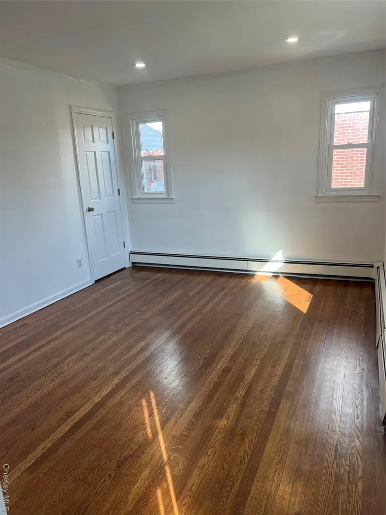 1016 Oaks Drive Franklin Square NY 11010