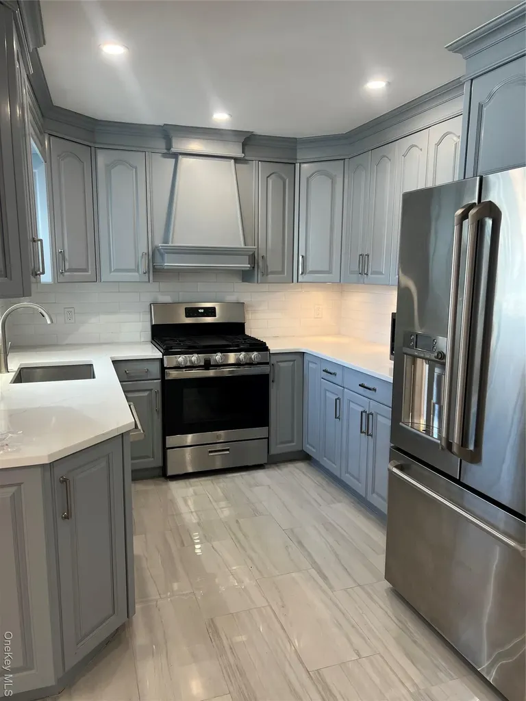 1016 Oaks Drive Franklin Square NY 11010