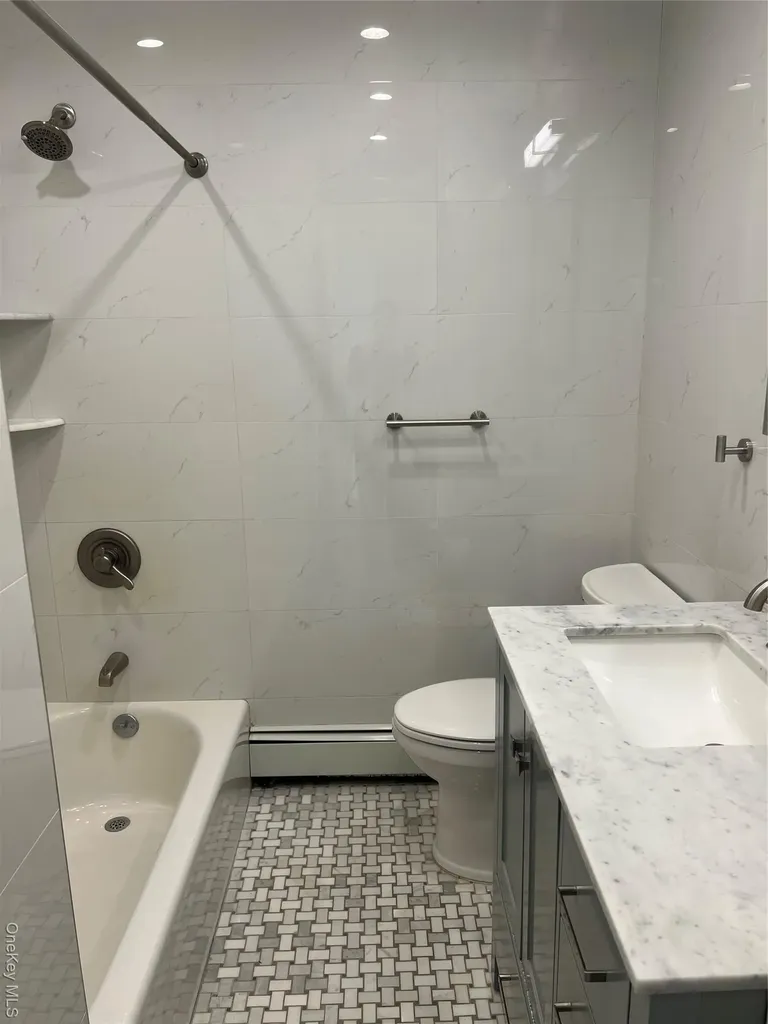 1016 Oaks Drive Franklin Square NY 11010