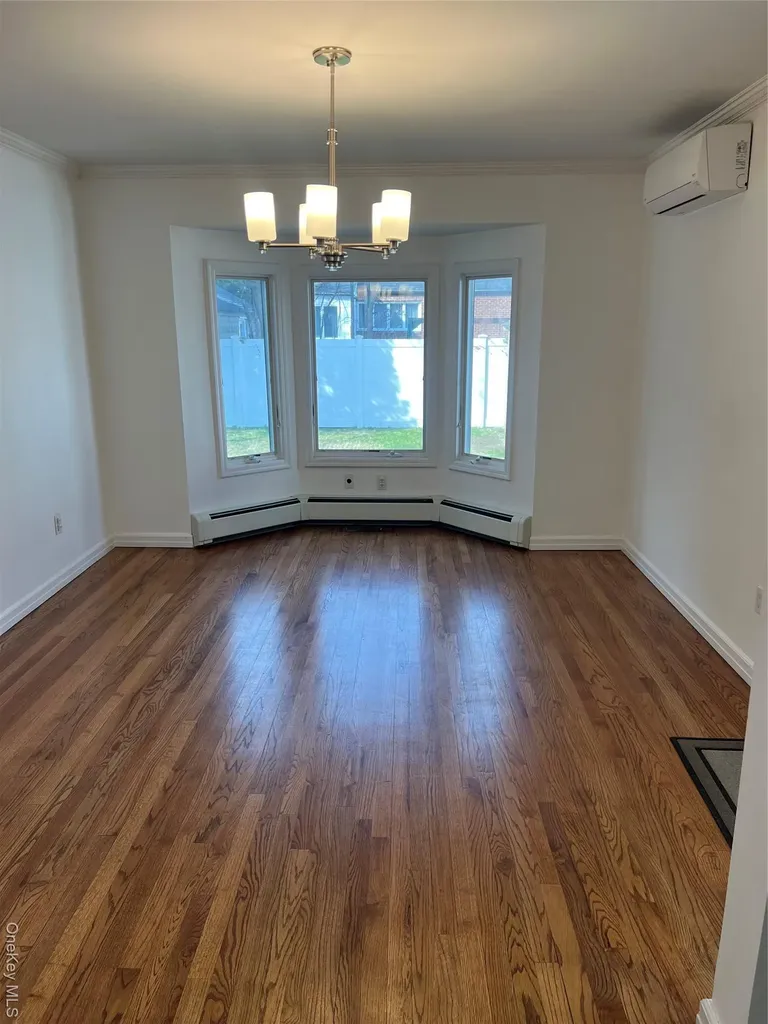 1016 Oaks Drive Franklin Square NY 11010