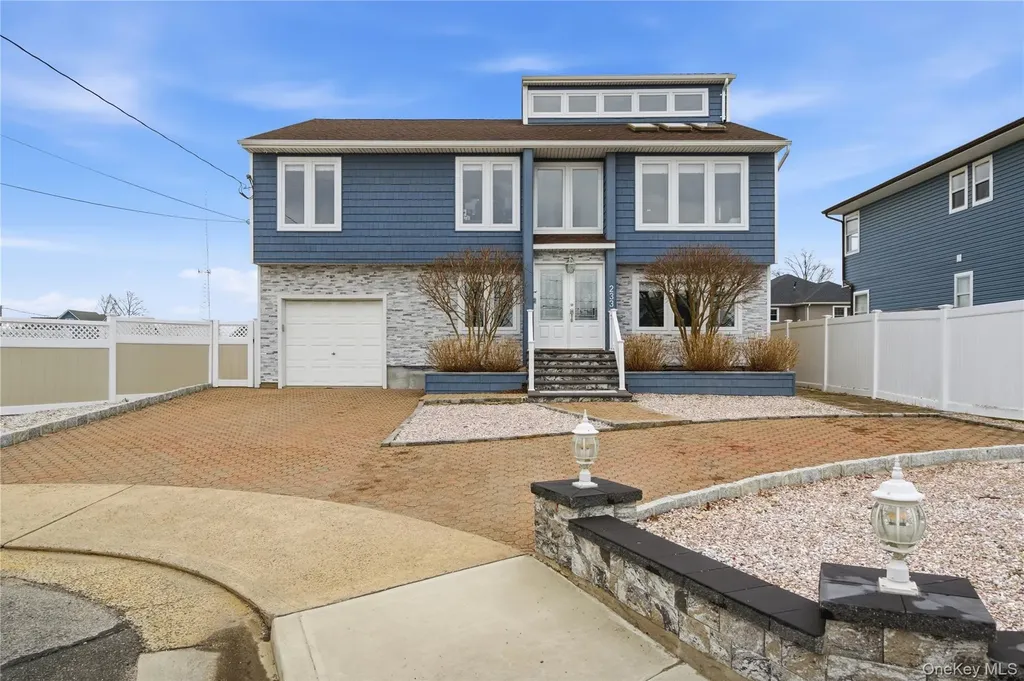 233 Arthur Street Freeport NY 11520