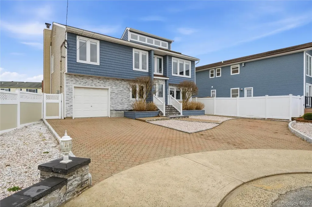 233 Arthur Street Freeport NY 11520