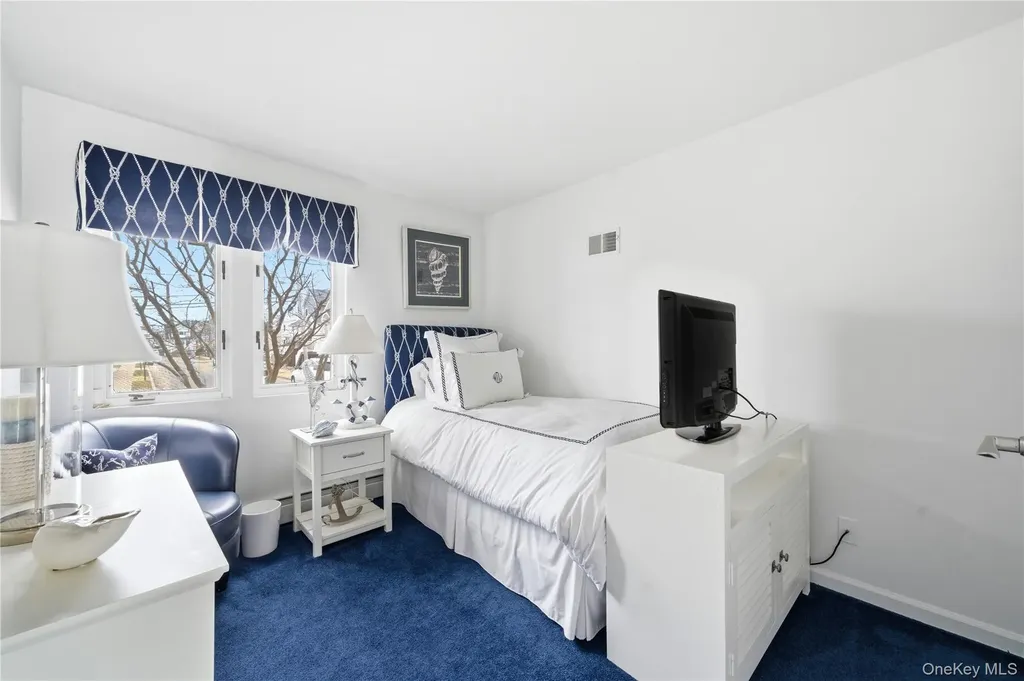 233 Arthur Street Freeport NY 11520