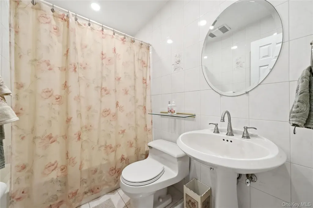 233 Arthur Street Freeport NY 11520