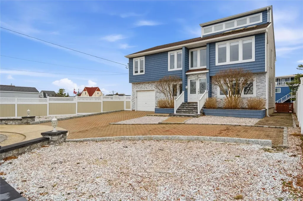 233 Arthur Street Freeport NY 11520