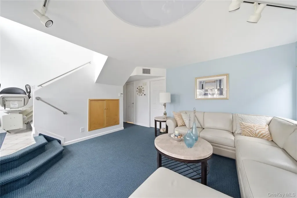 233 Arthur Street Freeport NY 11520